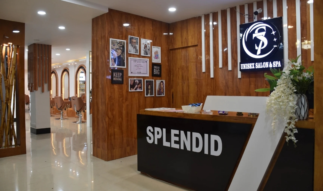 Splendid 7 Salon Front View
